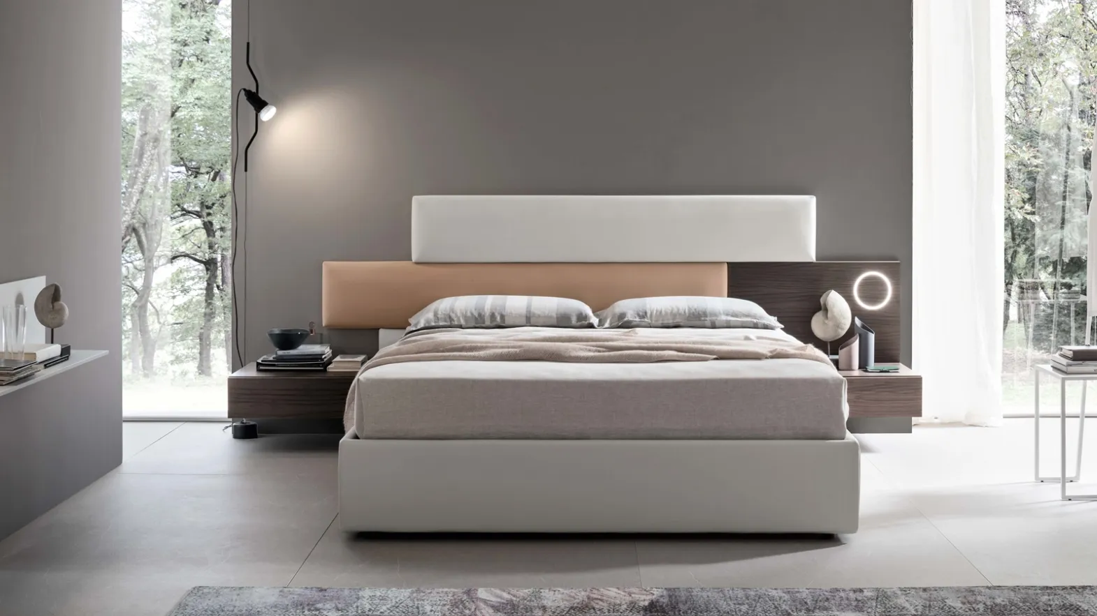 Letto con testiera sfalsata in ecopelle con comodino e luce integrati Bumpy di Maronese Acf