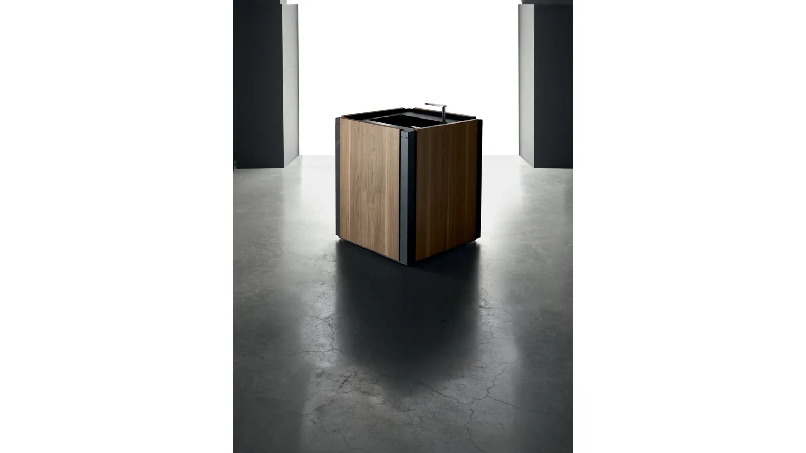 Cucina Design blocco funzione lavaggio in legno Noce Canaletto Ono Water di Binova