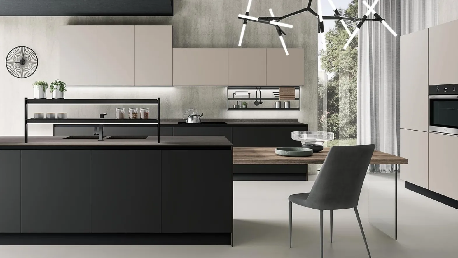 Cucina Moderna con isola Diva in Pet Nero opaco e Tortora opaco di Evo Cucine