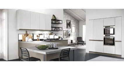 Cucina Moderna con penisola Maia in melaminico finitura Argento e Fango opaco di Evo Cucine