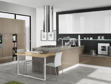 Cucina Moderna Carima con penisola finitura Tortora Scuro lucido e Bianco lucido di Evo Cucine